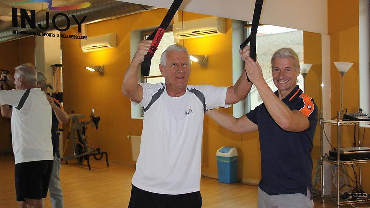 Geschäftsführer und Trainer Christian Wurzer (rechts) erstellt mit Friedrich Aichwalder den Trainingsplan