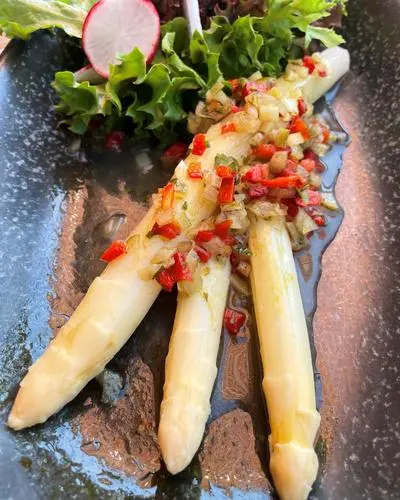 Frühlingshafter Genuss: Lavanttaler Spargel mit Vinaigrette 