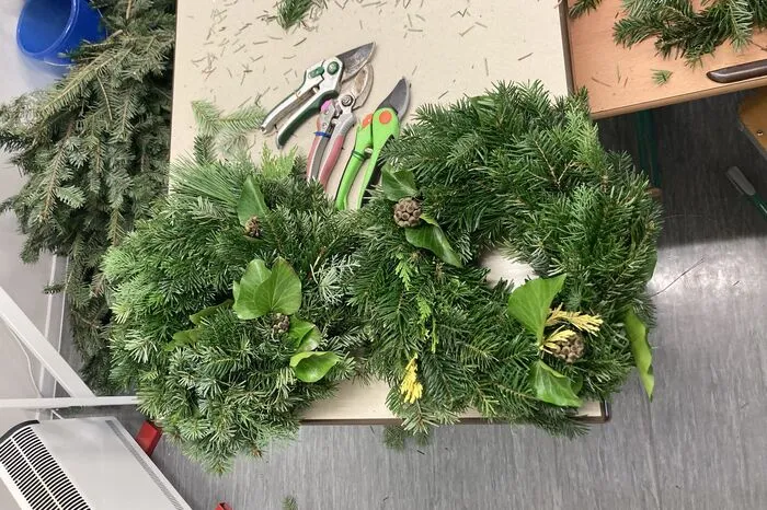 "Können wir nicht den ganzen Tag Adventkranzbinden? Das hat so viel Spaß gemacht!”, sagte ein Kind.