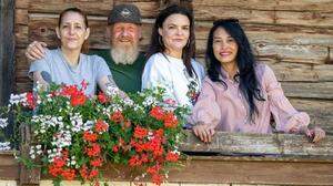 Susanne, Silvia und Joyce buhlen um die Gunst des Osttirolers Piet