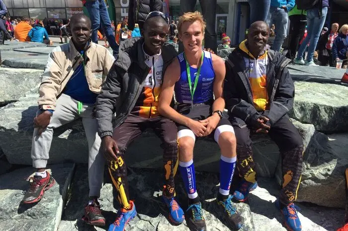 Leon Fian mit den Gewinnern des Großglockner Berglaufs Geoffrey Gikuni (1.) und Eric Muthomi (2.)