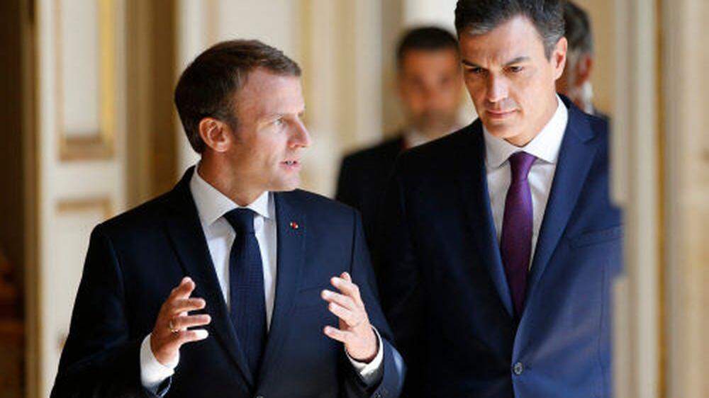Emmanuel Macron (l) und Pedro Sanchez (r)