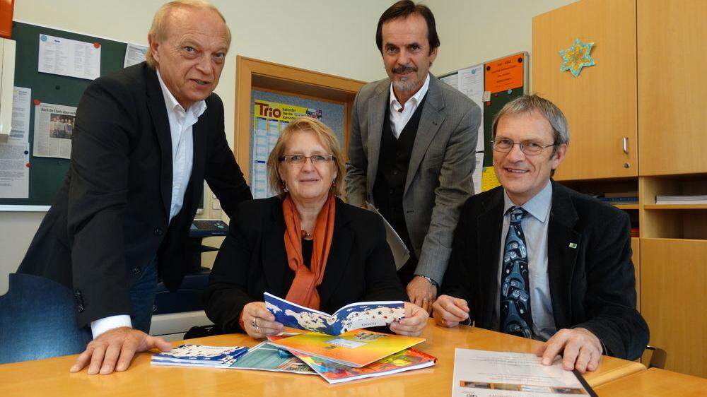 Von diesem Team der früheren Pflichtschulinspektoren im Jahr 2015 bleibt Anfang Februar nur Juliane Müller übrig: Günter Raser, Müller, Otmar Schwarz, Wolfgang Pojer (von links) 