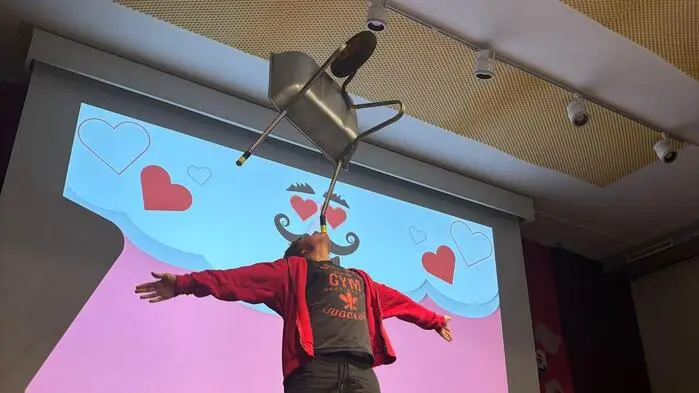 Unter dem Motto „Amor trifft Hoarig – Die große Valentinstagsrevue“ feierte die Faschingssitzung ihr fulminantes Comeback nach fast sieben Jahren Pause.
