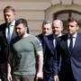 (From L) Romanian President Klaus Iohannis, Ukrainian President Volodymyr Zelensky,  Italian Prime Minister Mario Draghi, German Chancellor Olaf Scholz and French President Emmanuel Macron arrive for a press conference in at Marinsky Palace in Kyiv, on June 16, 2022. - The leaders of major EU powers France, Germany and Italy vowed on June 16 to help Ukraine defeat Russia and to rebuild its shattered cities, in a visit to a war-torn Kyiv suburb. (Photo by Ludovic MARIN / POOL / AFP)
