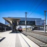 Hier, am Bahnhof Kühnsdorf-Klopeiner See, sprangen die Jugendlichen im Juli auf einen anfahrenden Zug auf