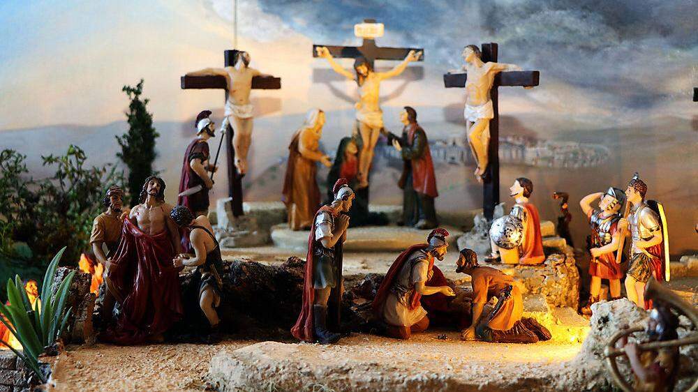 In 14 Szenen, darunter die Kreuzigung, erzählt Eichler vom Leiden und der Auferstehung Jesu 
