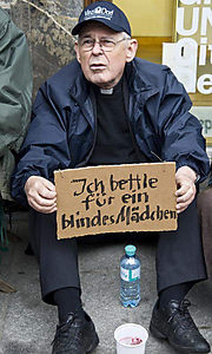 Pfarrer Pucher hatte sich in Graz selbst in die Herrengasse gesetzt und soldarisch gebettelt