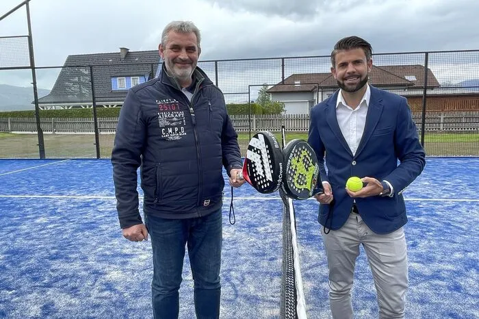 Hannes Loderer (rechts) mit Bürgermeister Gernot Lobnig.