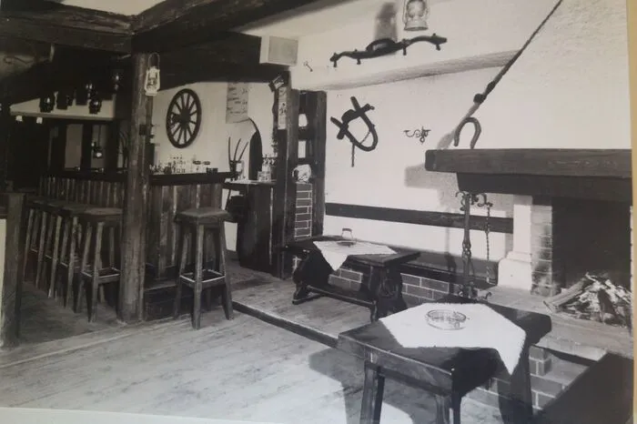 1997 brannte es in der Bar. Seither gibt es den offenen Kamin, den viele Gäste noch kennen, nicht mehr.
