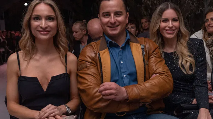 Spontan-Besuch in der "Front Row" bei der Wahl zur Miss Styria 2019: Andreas Gabalier nahm zwischen den Veranstalterinnen Stefanie Kogler und Kerstin Zacharias Platz.