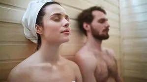 In der Auster in Graz kann man nackt, mit einem Handtuch umwickelt oder in einem Saunakilt schwitzen