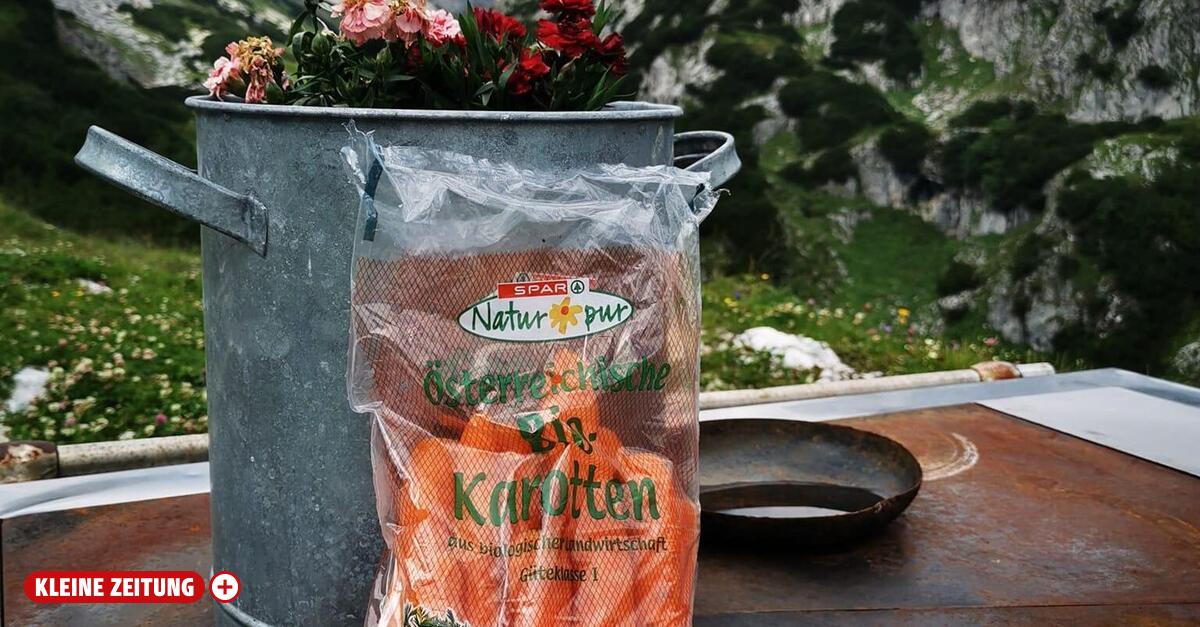 Nach Unwetter in Thörl:Vollgepackte Rucksäcke mit Lebensmitteln für die ...