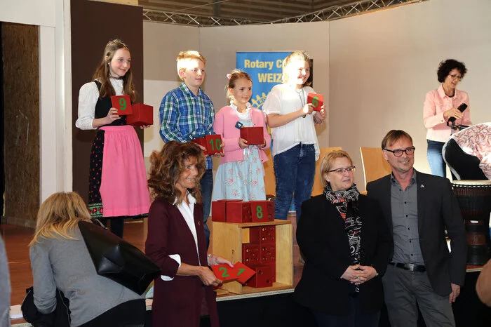 Alle teilnehmenden Schulen bekamen vom Rotary Club als kleines Dankeschön eine Mathebox überreicht. Mehr über die jungen Literaten verrät die folgende Bildergalerie.