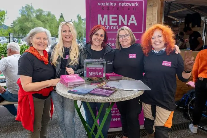 Der Verein „MENA“ – MenschenNah – kämpft vor allem gegen das Phänomen Einsamkeit. „MENA“
verbindet Menschen mit und ohne Behinderung, unterstützt in Not geratene Familien und bietet
Menschen ohne Lobby sozialen Rückhalt und Hilfe an. 
