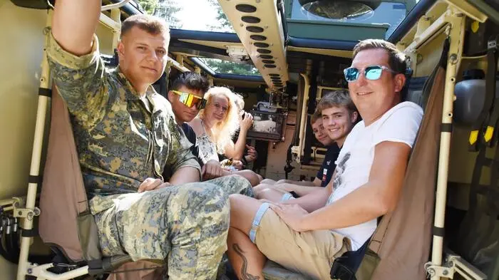 Ein Highlight des Fests war eine Geländefahrt mit dem Mannschaftstransportpanzer Evolution. Es ist das modernste Gefechtsfahrzeug des Bundesheeres.