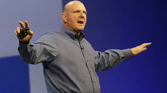 Neben Bill Gates ist Steve Ballmer die zweite ikonische Figur des IT-Konzerns Microsoft. Fünf Jahre nach der Gründung, 1980, stieß er als Manager zu dem damals kleinen Unternehmen. 1981 erhielt er als Bonus acht Prozent der Firmenanteile, die Basis seines Vermögens. 2000 löste er Bill Gates an der Spitze des Unternehmens ab und leitete die Geschicke von Microsoft bis 2014. Nach dem Ende bei Microsoft kaufte er den NBA-Klub Los Angeles Clippers. Sein Vermögen wird derzeit mit rund 105,4 Milliarden US-Dollar bewertet