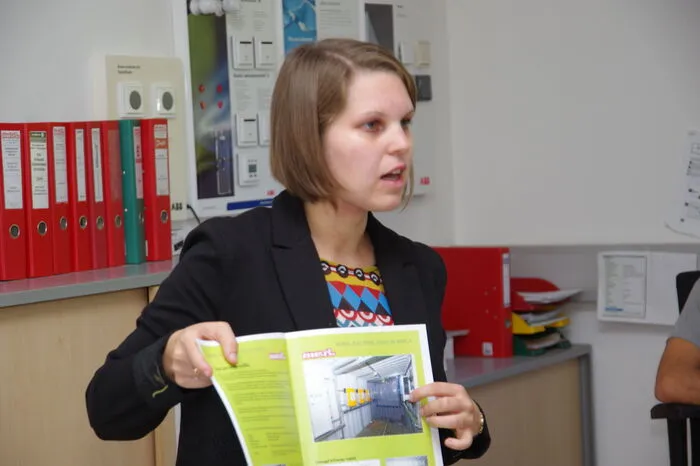 Projektleiterin Marlene Merl erläuterte die Arbeit des Unternehmens.