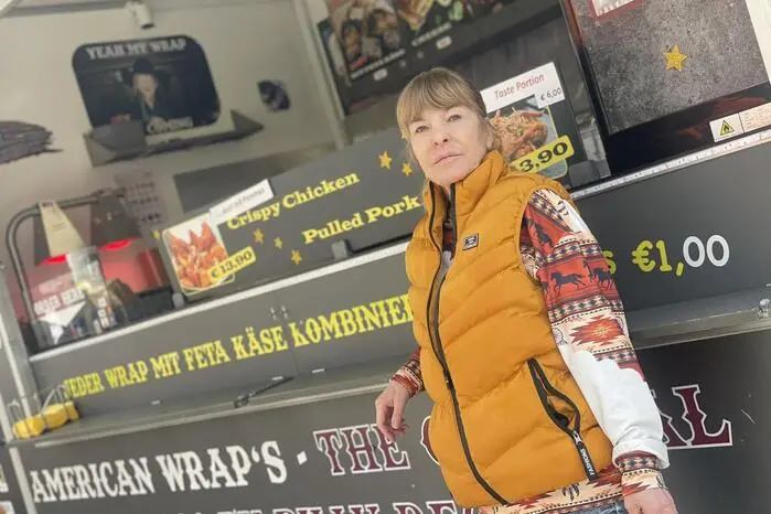 Am Freitag kann noch bis 22 Uhr vorbeischauen. Geöffnet hat der Markt am Samstag von 11 bis 22 Uhr und am Sonntag von 11 bis 18 Uhr.