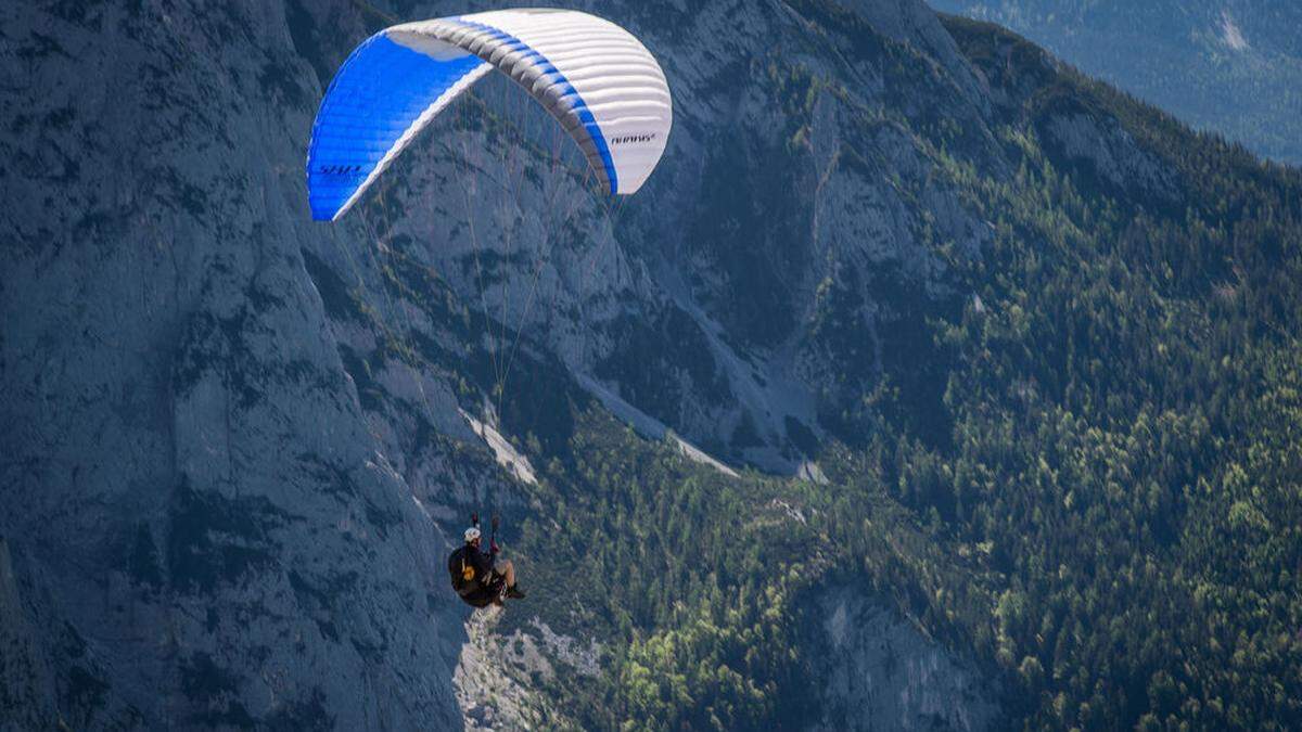 Paragleiter kurz nach dem Start (Archivbild)