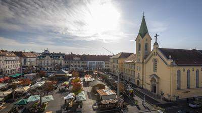 Der Kaiser-Josef-Platz steht wieder im Blickpunkt der Stadtpolitik