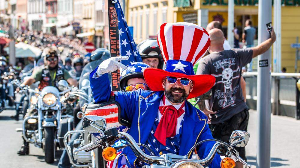 Die große Parade bildet stets einen von vielen Höhepunkten der European Bike Week