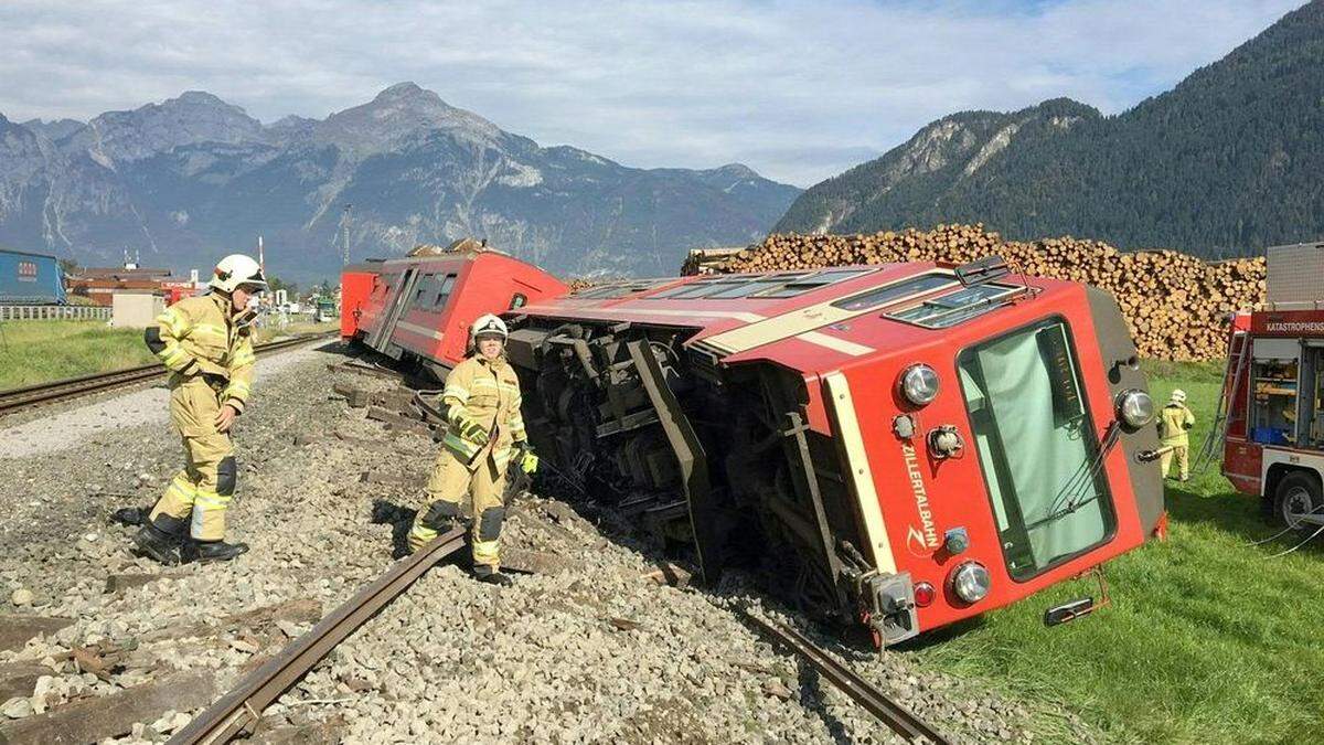 TIROL: ZILLERTALBAHN ENTGLEIST - VERMUTLICH ZWEI VERLETZTE