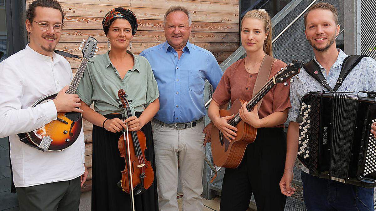 Robi Faustmann, Romana Rabić, Litzlhof Direktor Josef Huber, Carolina Mellak und Daniel Stratznig