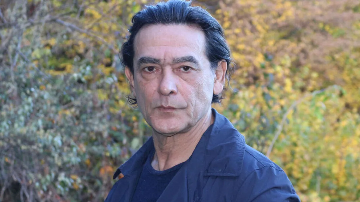 Der Roman  „Abara Da Kabar – Die Rückreise“ (Verlag Anton Pustet) ist in Wien, der Südsteiermark und in Marokko angesiedelt	 