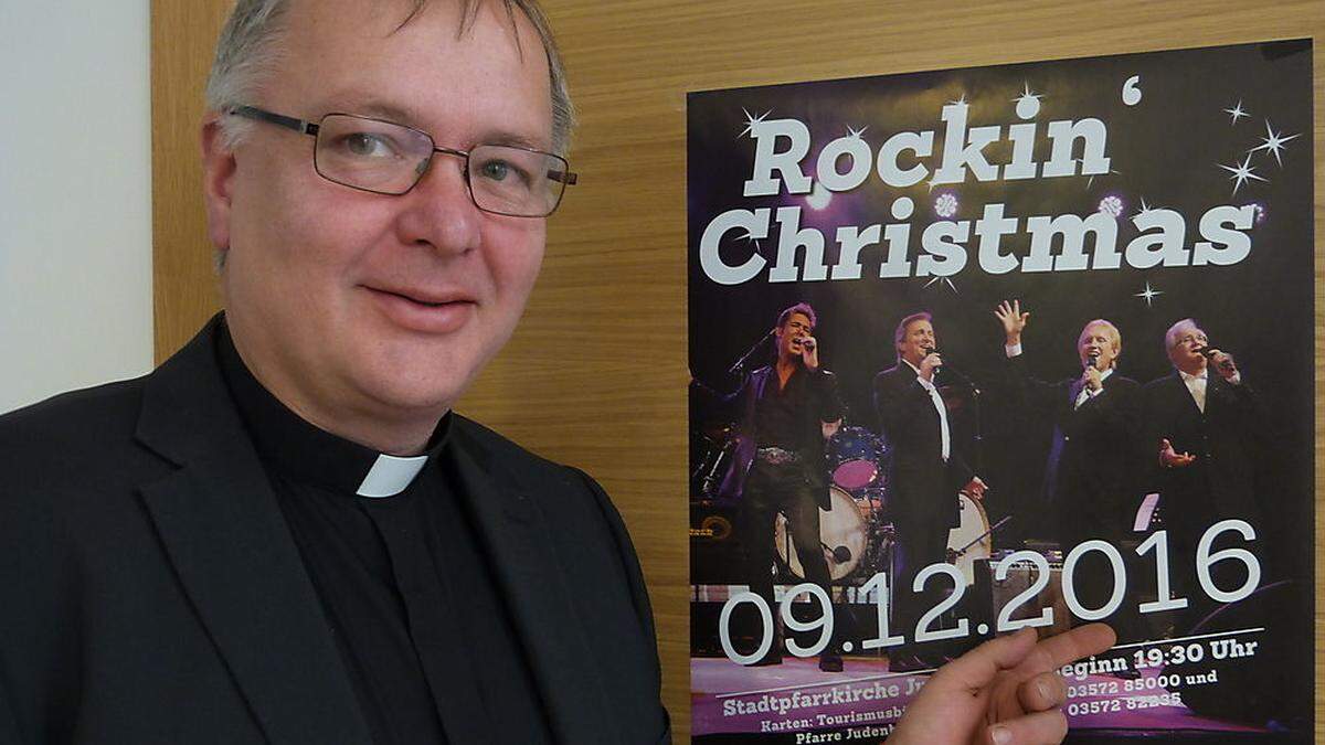 Glühender Elvis-Fan: Hochwürden Martin Maria Trummler freut sich „total“ auf das Rockkonzert am Freitag in der Kirche 