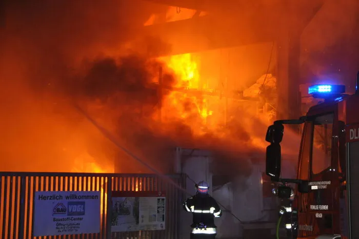 Rund 150 Feuerwehrleute waren im Einsatz.