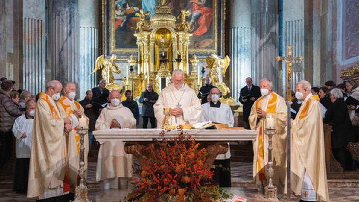 Diözesanbischof und Ex-Caritas-Direktor Josef Marketz zelebrierte die Messe zum 100-Jahr-Jubiläum der Caritas