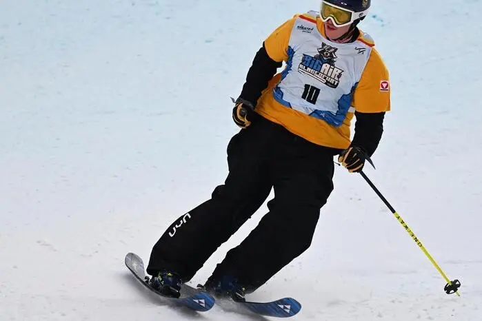 ABD0075_20250102 - KLAGENFURT - ÖSTERREICH: Lukas Müllauer (AUT) beim Freeski Big Air Training der Männer am Donnerstag, 2. Jänner 2025, beim FIS-Weltcup in Klagenfurt. - FOTO: APA/BARBARA GINDL