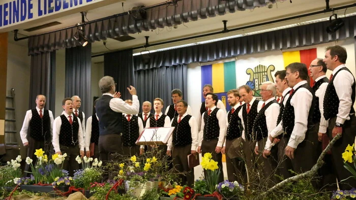 Der Männergesangsverein (MGV) „Kornblume“ Liebenfels lud am Samstagabend unter dem Motto „Dei Liad…“ in das örtliche Kulturhaus.