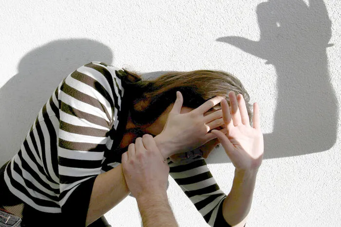 Etwa 23 Prozent aller Menschen haben als Kind Missbrauch erlebt. 35 Prozent der Frauen erleben irgendwann im Leben Gewalt.