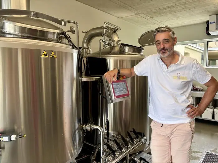 Vom Einkaufsleiter zum Bierbrauer: Richard Lipp hat sich in Leitring eine eigene Brauerei aufgebaut und produziert dort heute rund 100 bis 120 Hektoliter Bier pro Jahr