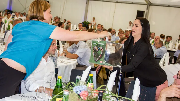 Bei sommerlichen Temperaturen lud die Porr Bau GmbH Hoch- und Tiefbau Steiermark Donnerstagabend zum Charityfest nach Premstätten.