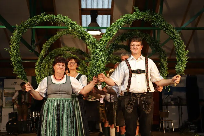 Neben internationalen Folklore-Vereinen zeigten auch heimische Volkstanzgruppen ihr Können.