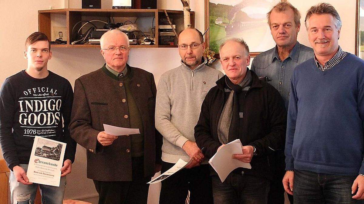 Von links:  Dominik Hrowath, Engelbert Wiltschnig und Josef Benetik mit Obmann Jozi Hribar, Anton Hinterer und Bürgermeister Franz Josef Smrtnik