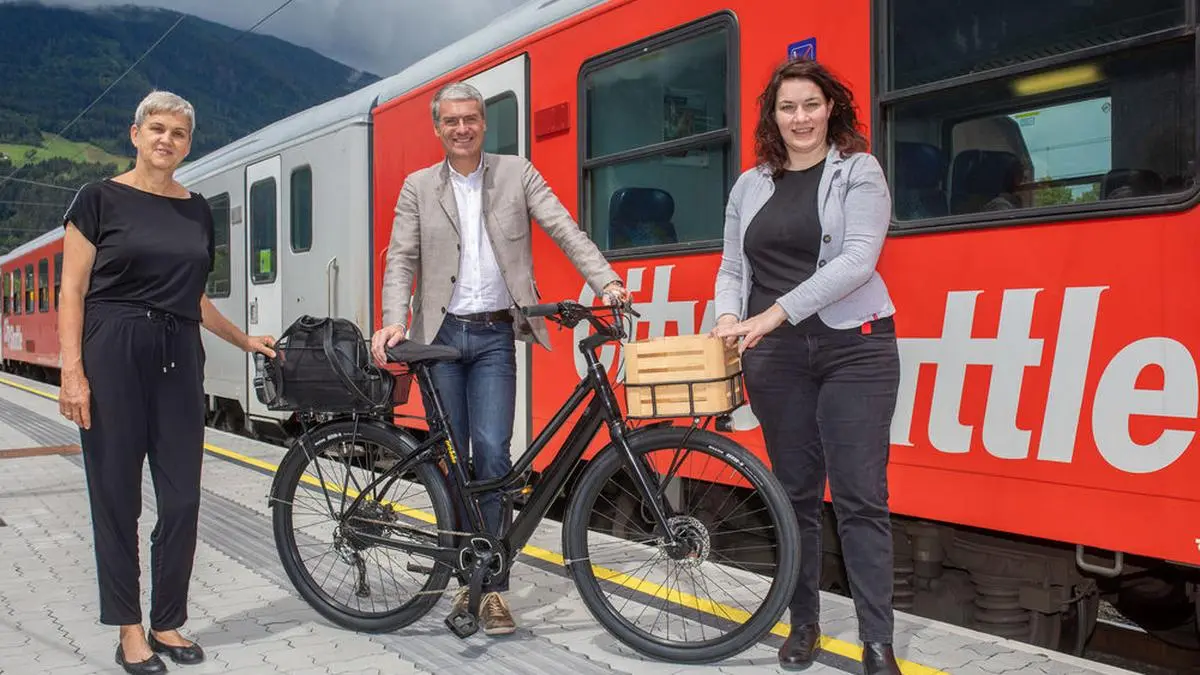 Gerlinde Kieberl (Obfrau Ausschuss für Umwelt-, Land- und Forstwirtschaft), Christian Nagl, ÖBB-Geschäftsbereichsleiter, Landeshauptmann-Stellvertreterin Ingrid Felipe