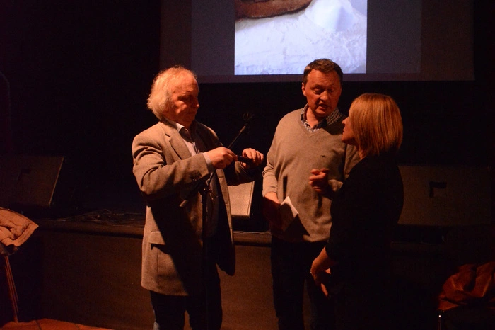Vorgestellt wurde die Künstlerin bei der Vernissage von Kunsthistoriker Robert Wlattnig