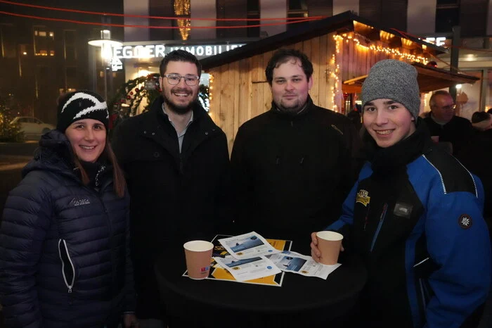 Stadtrat Lukas Gradnitzer am Stand der Spittaler Bergbahnen.