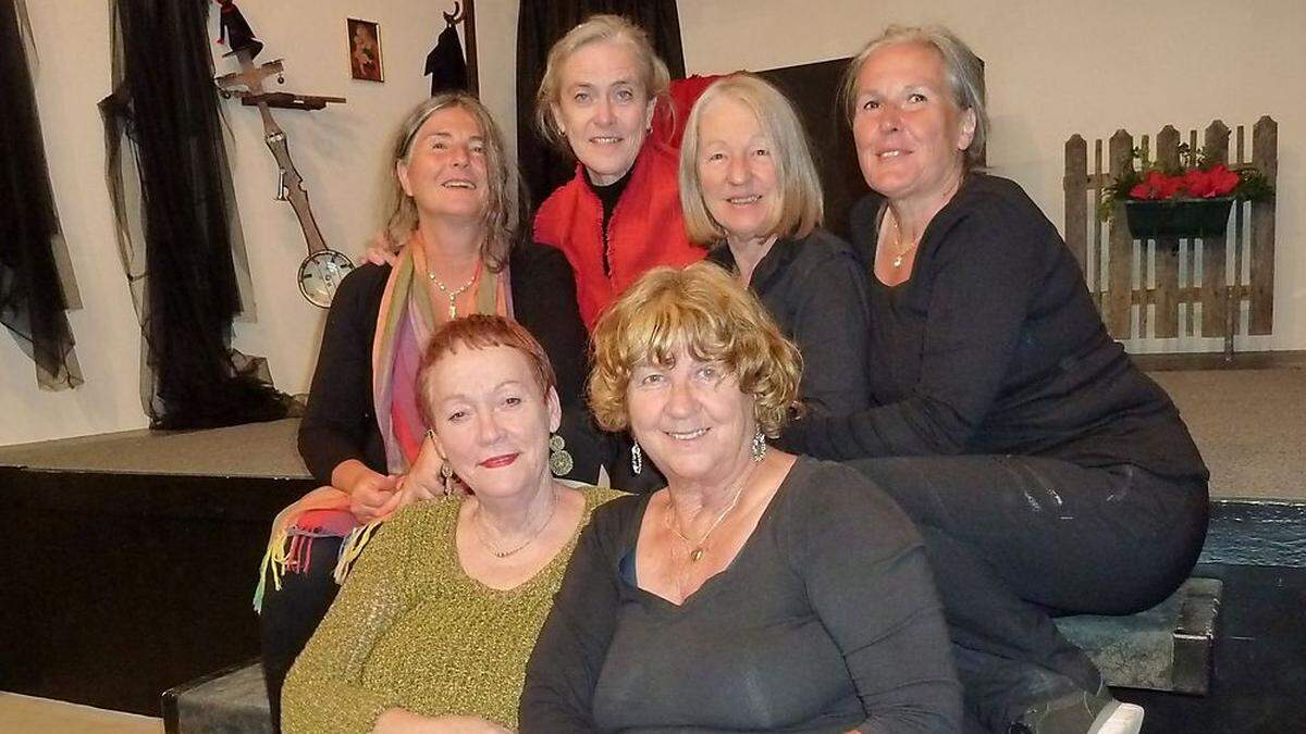 Die Darstellerinnen Regina Mayr, Eva Salcher-Schober, Martha Klocker, Irmgard Semrajc, Sussanne Res