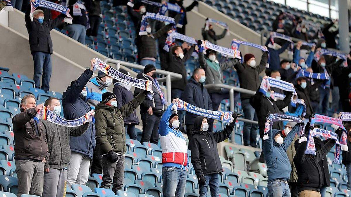 Bei Hansa Rostock waren am Samstag 777 Fans im Stadion