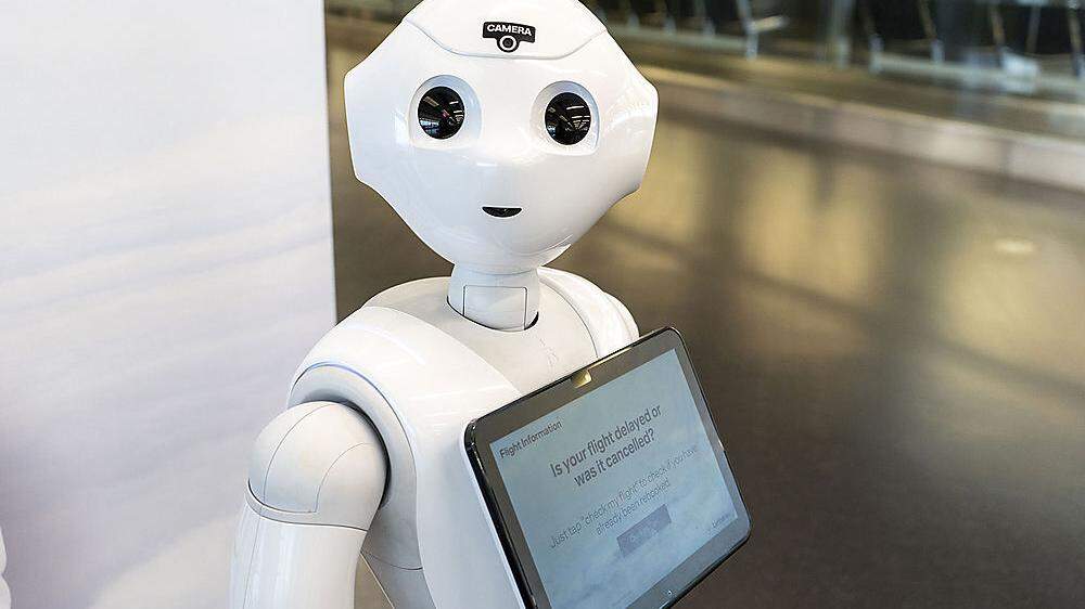 Der humanoide Roboter Paul Pepper verrät Passagieren, was bei Flugverspätungen zu tun ist