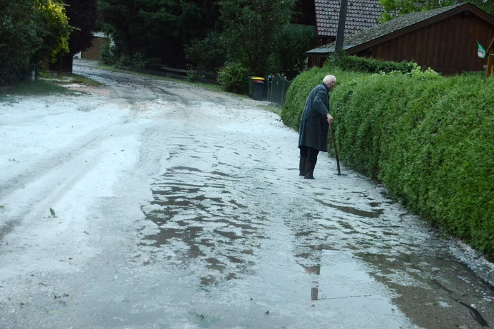 In Laakirchen in Oberösterreich kam es zu einem heftigen Hagelsturm.