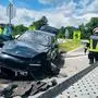 Das Fahrzeug blieb nach dem Unfall auf der Schnellstraßen-Auffahrt liegen