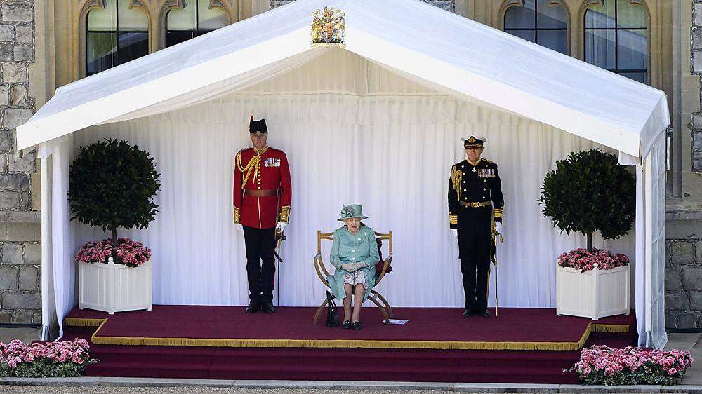 Das erste Bataillon begleitet die Queen bei offiziellen Anlässen