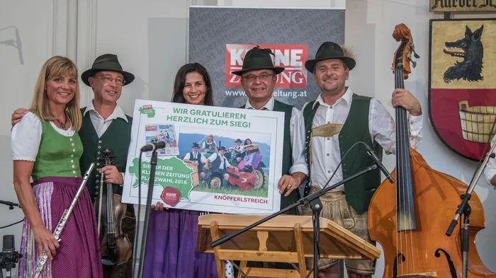 Die Gruppe Knöpferstreich bekam beim Fest, zu dem am Sonntag Hunderte Besucher nach St. Radegund bei Graz pilgerten, offiziell den Titel "Beliebteste Volksmusikgruppe der Steiermark" verliehen.