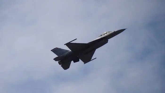 Kampfflugzeuge vom Typ F-16 fingen zwei Flugzeuge ab
